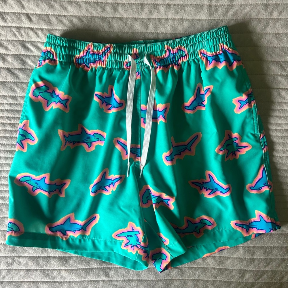 Chubbies Teal Shark 5.5" Apex Swim Trunks Shorts Small